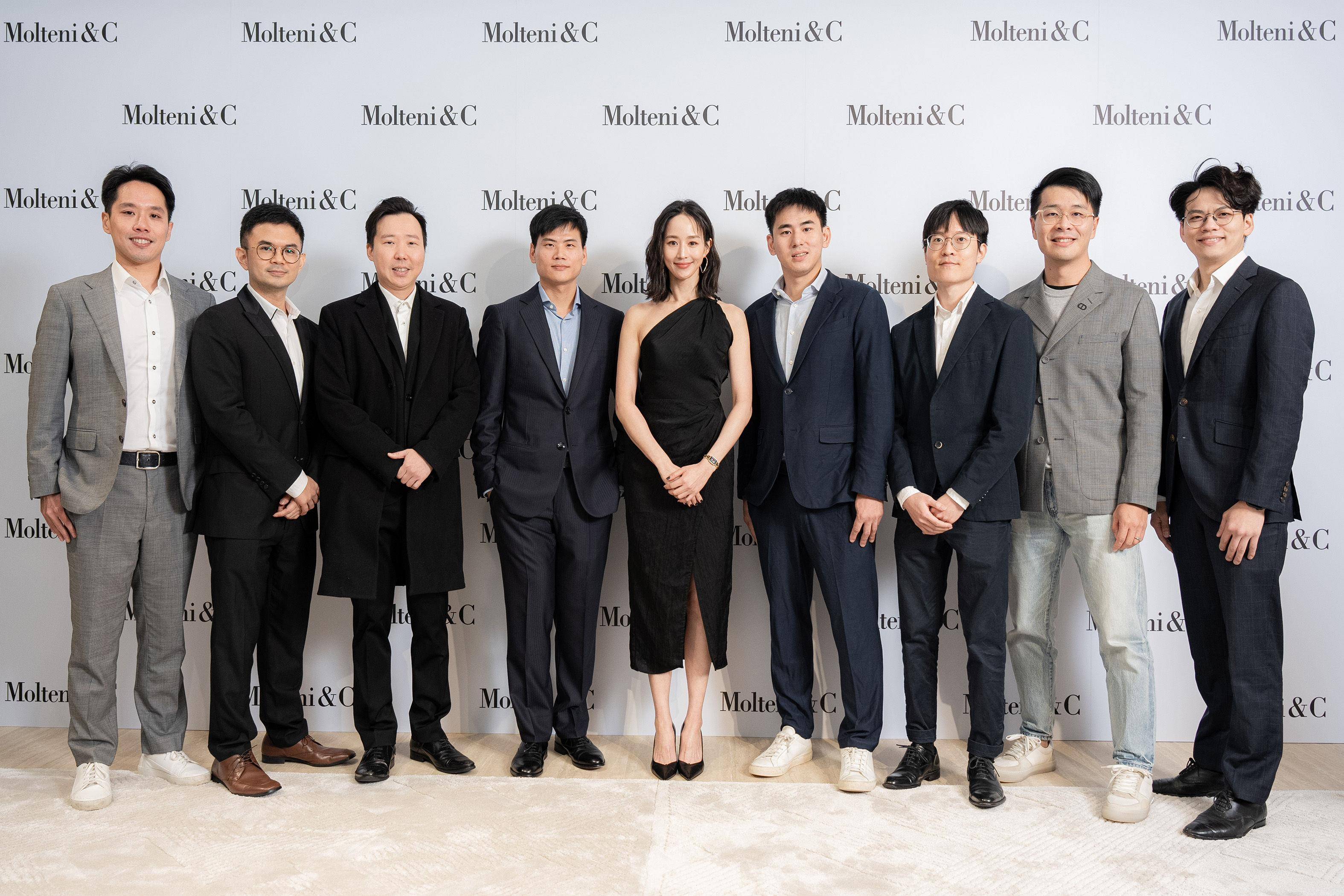 张钧甯同框高颜值表弟逛Molteni＆C　曝禁忌“别在床上吃东西” 名人名流 图1张