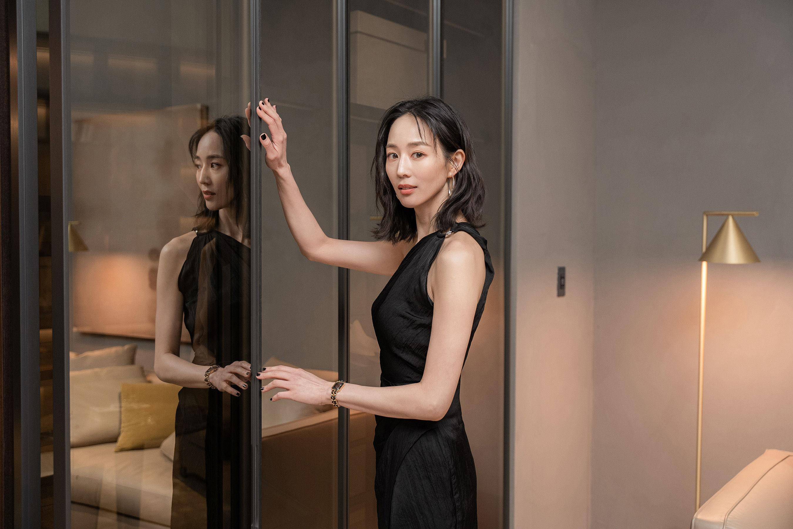 张钧甯同框高颜值表弟逛Molteni＆C　曝禁忌“别在床上吃东西” 名人名流 图4张