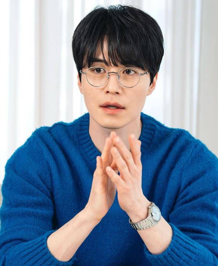 李栋旭新发色根本男偶像！花圈、猫耳朵完美消化　7款帅欧巴发型盘点　 最新资讯 图3张