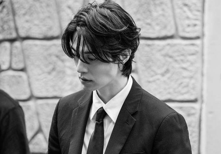 李栋旭新发色根本男偶像！花圈、猫耳朵完美消化　7款帅欧巴发型盘点　 最新资讯 图5张