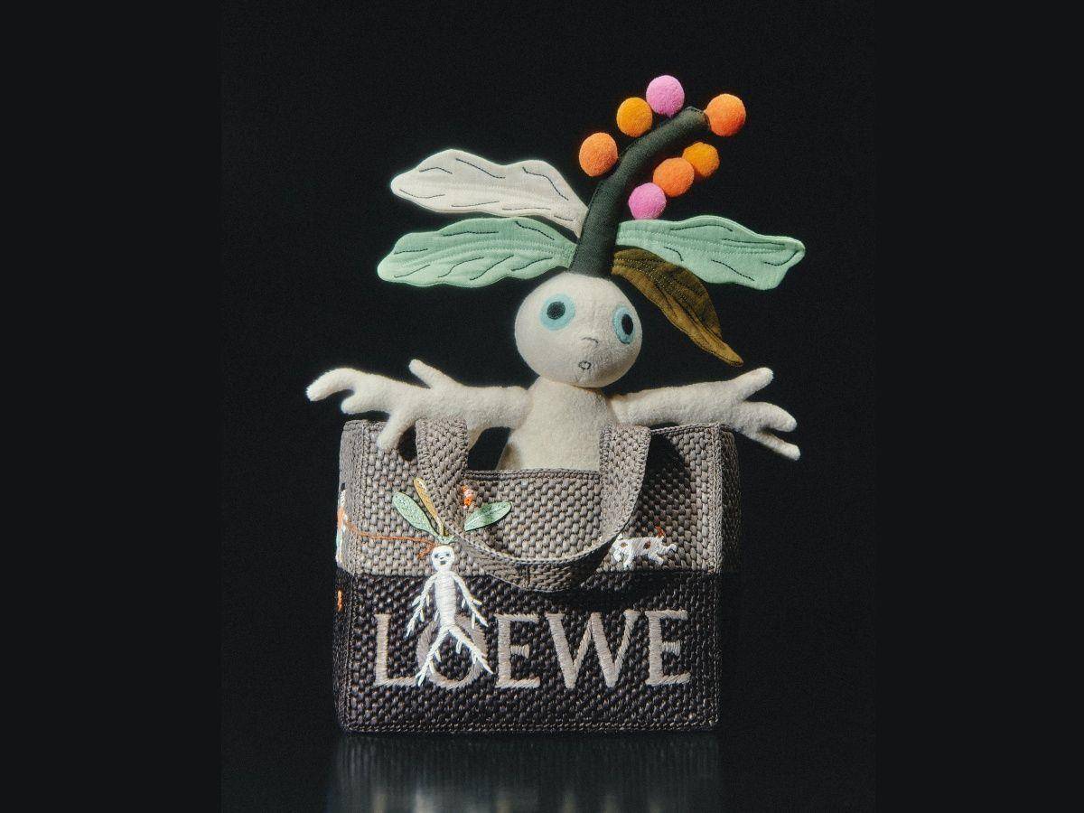 DIOR联名“绿色小怪兽”穿出可爱帅　Lisa背的LOEWE企鹅包藏专属标记 时尚穿搭 图11张