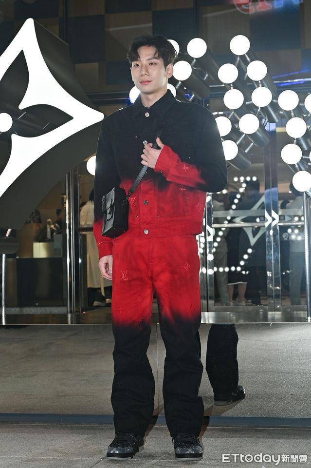 男神齐聚LV！刘以豪想学凤小岳穿裙子配泡泡袜　王冠闳跑活动比参赛还紧张 名人名流 图5张
