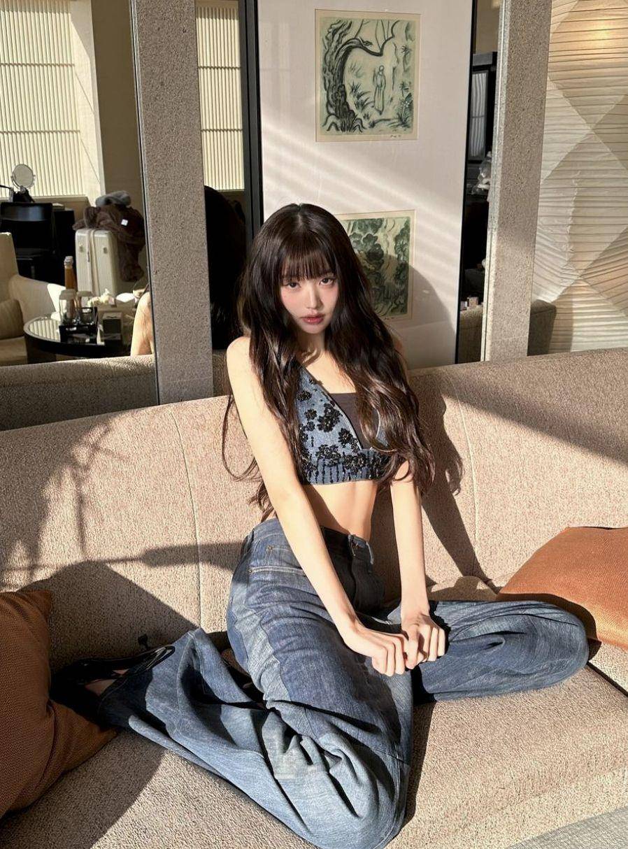 张员瑛露纤腰加持！Miu Miu Upcycled首推拼接包、花卉刺绣甜美丹宁限量登场 名人名流 图1张