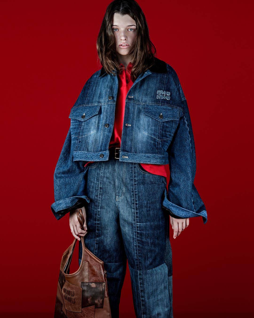 张员瑛露纤腰加持！Miu Miu Upcycled首推拼接包、花卉刺绣甜美丹宁限量登场 名人名流 图5张