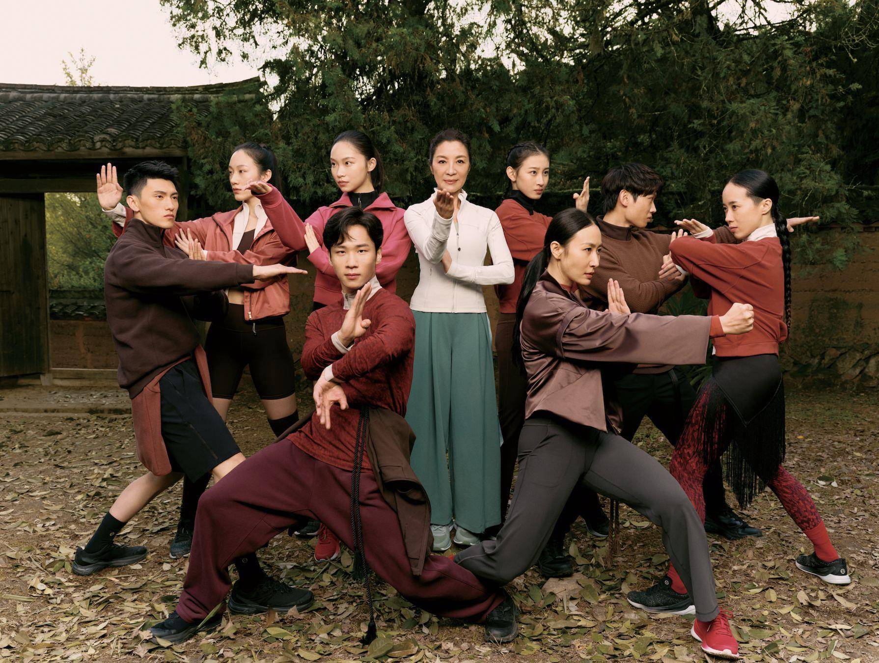 61岁杨紫琼穿lululemon打咏春！龙鳞曲线为灵感　新色紧身裤、羽绒衣登场 名人名流 图3张