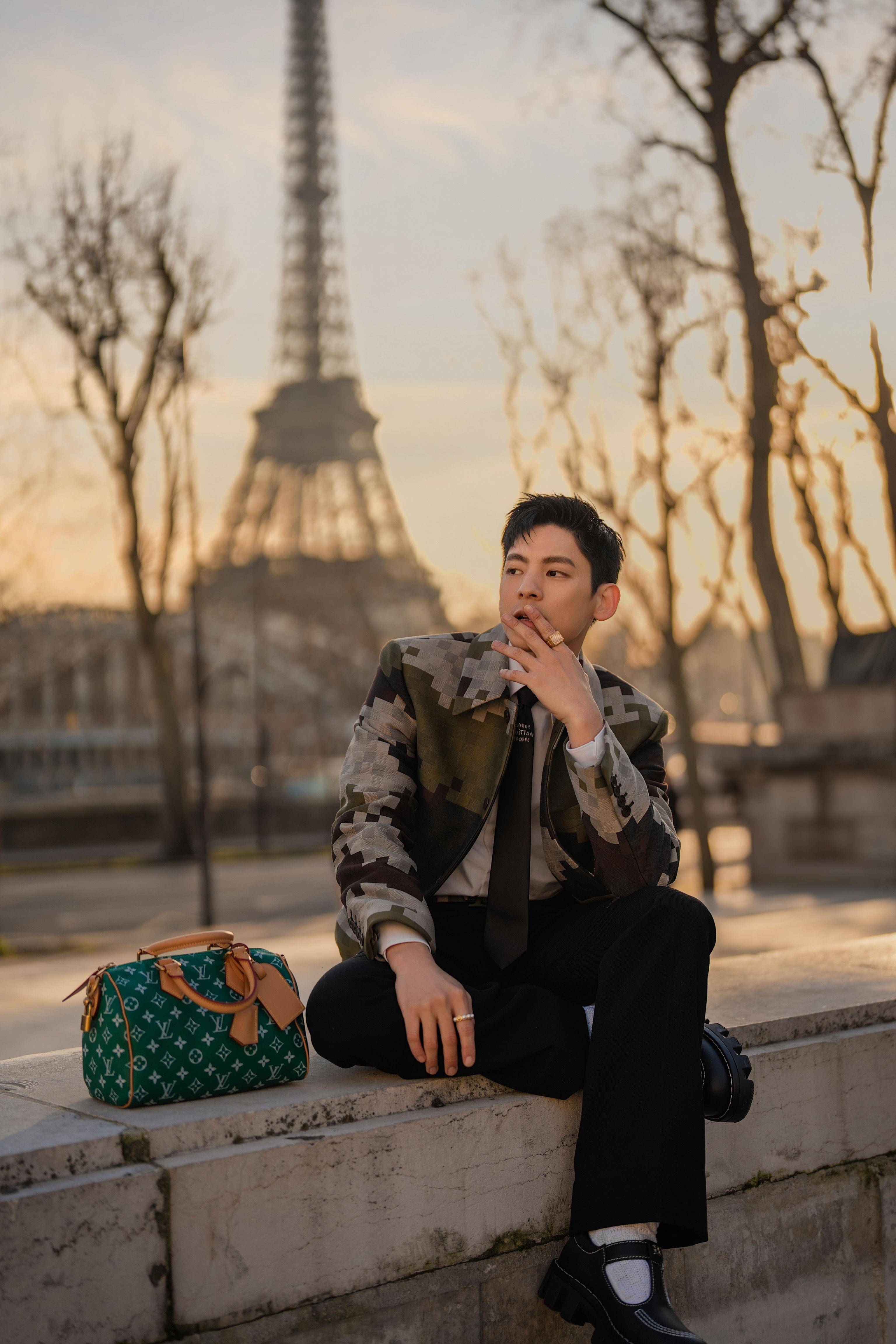 大秀直播／周杰伦“第一个邀请函”曝光　定装完成1／19晚上走进DIOR 时尚穿搭 图7张