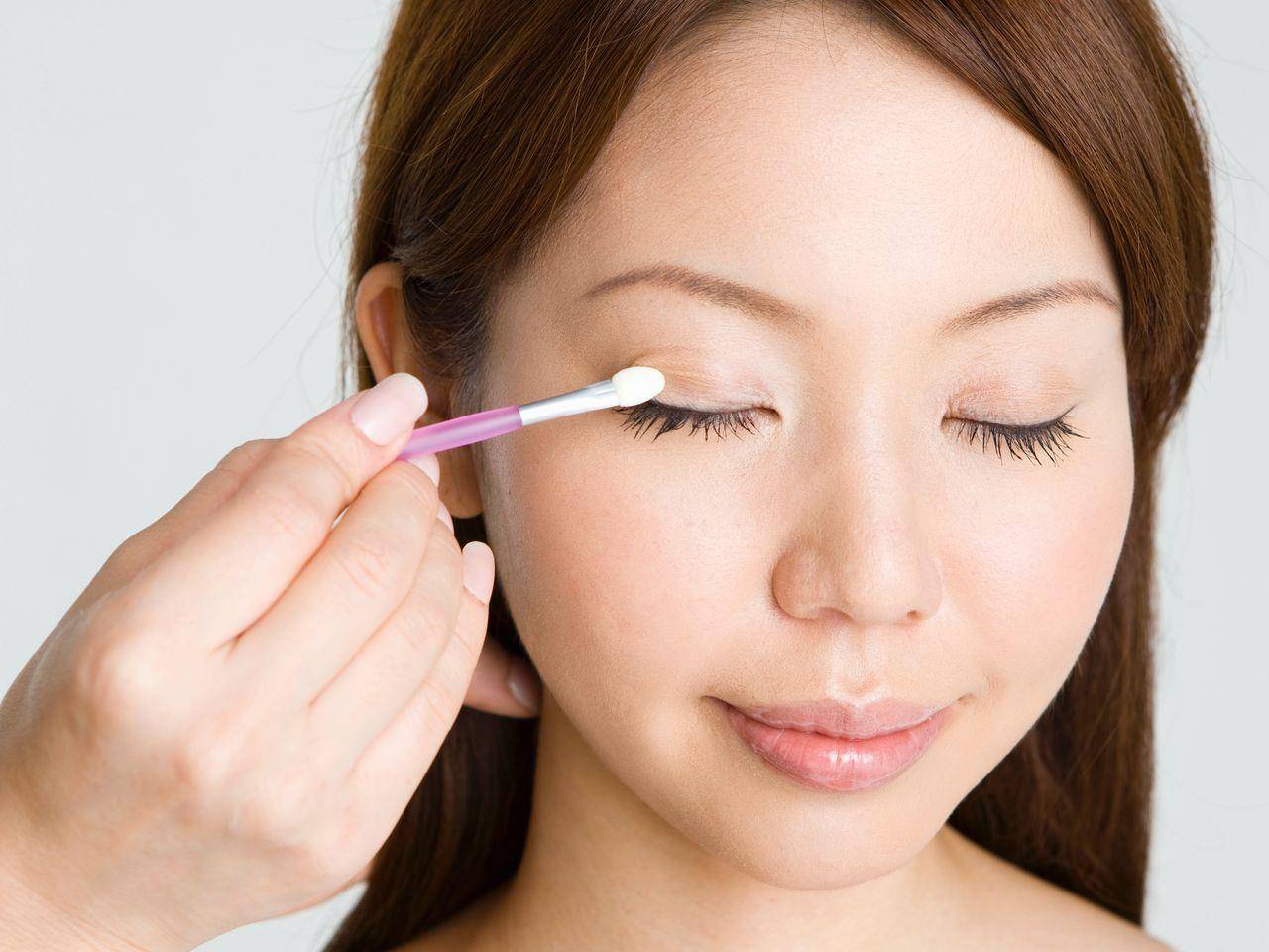 想让妆容更精致？彩妆师才知道的4个化妆小技巧 最新资讯 图2张