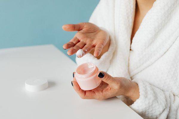 别丢！5种“过期美妆品”隐藏妙用：去油污、当干洗发　快速又省钱 最新资讯 图4张