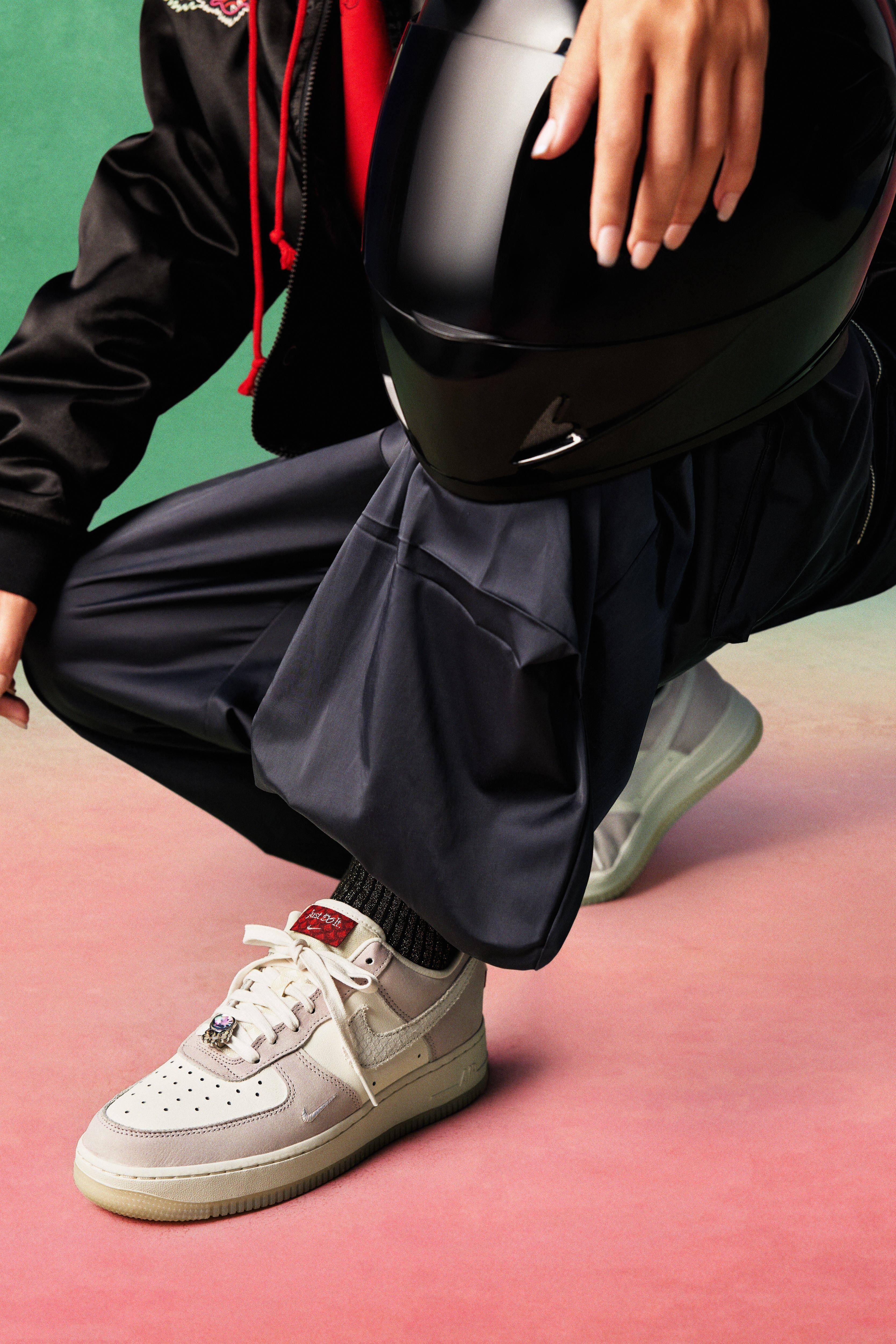 6款龙年限定鞋！Nike龙纹Swoosh帅翻　IU同款NB、鬼冢虎“龙吟虎啸”上脚 最新资讯 图1张