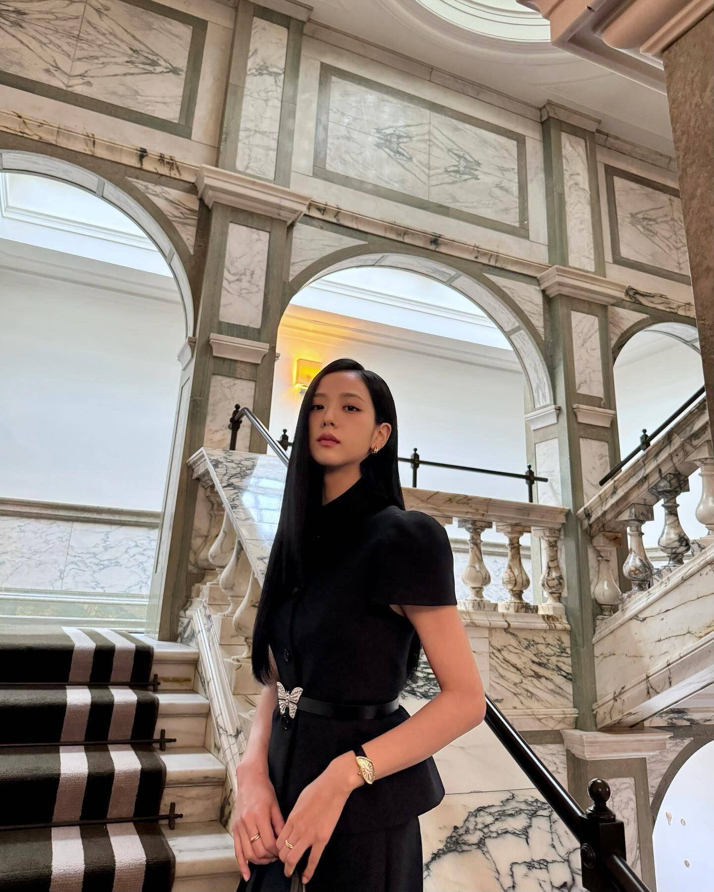 Jennie、Jisoo都爱金表！香水瓶盖变出八角形表壳、扭曲造型是撞击来的 名人名流 图5张