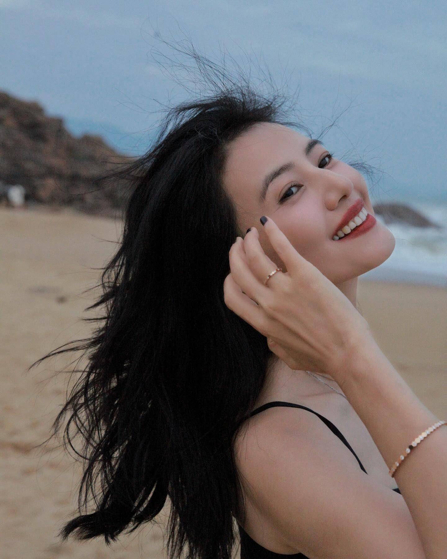 高圆圆叠搭珠宝海边吹风美翻　刘诗诗耳环控泄俏皮性格 奢侈品牌 图3张