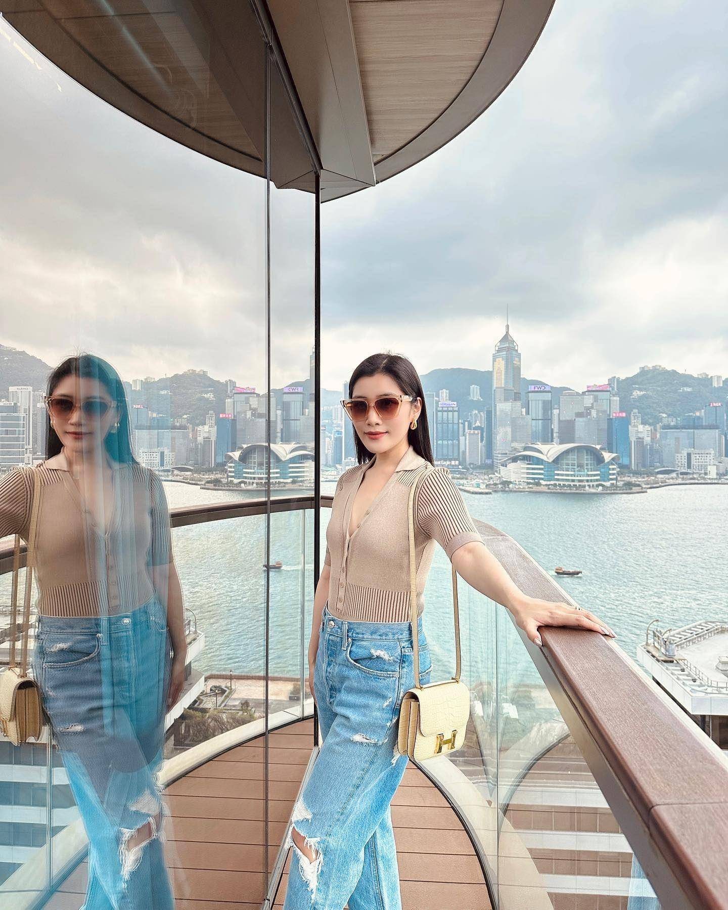 “马来西亚最美千金”私人飞机上晒奢华行头　与“贝嫂”撞名表　 名人名流 图7张
