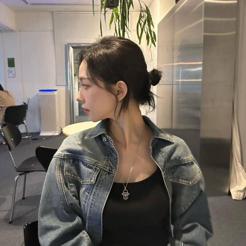 Karina甜酷私服穿搭让人一见锺情！邻家休闲、小性感稳稳拿捏 最新资讯 图3张
