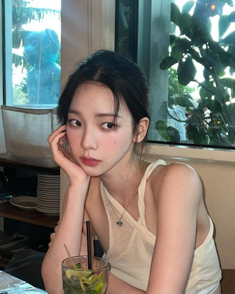 Karina甜酷私服穿搭让人一见锺情！邻家休闲、小性感稳稳拿捏 最新资讯 图8张