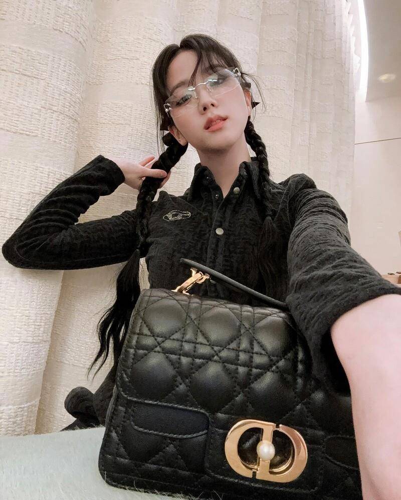 Jisoo、张员瑛都爱上“质感无框眼镜”　书呆子时尚来临 最新资讯 图2张