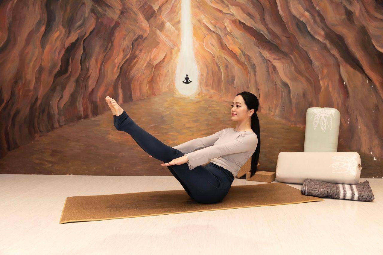 仙女臂、性感翘臀轻松拥有！居家就可以做的4个轻瑜伽 最新资讯 图6张