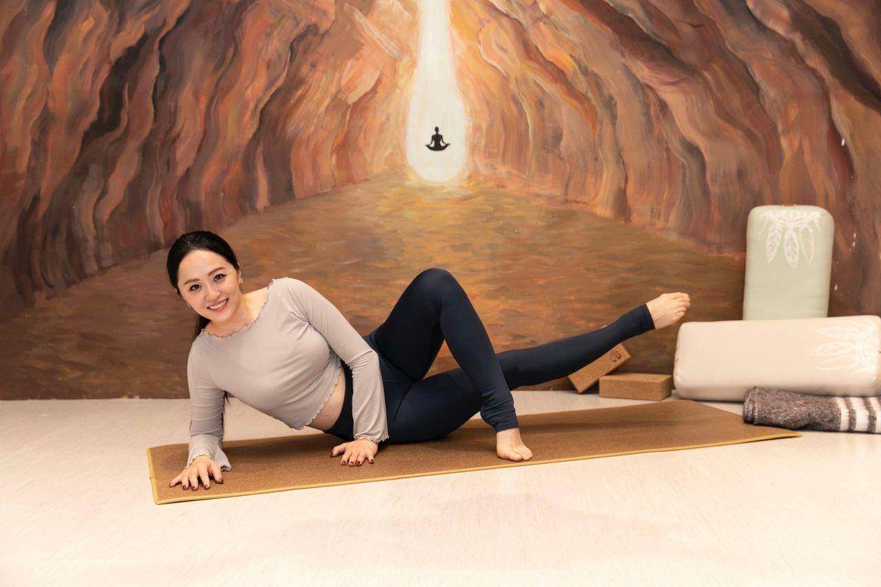 仙女臂、性感翘臀轻松拥有！居家就可以做的4个轻瑜伽 最新资讯 图8张