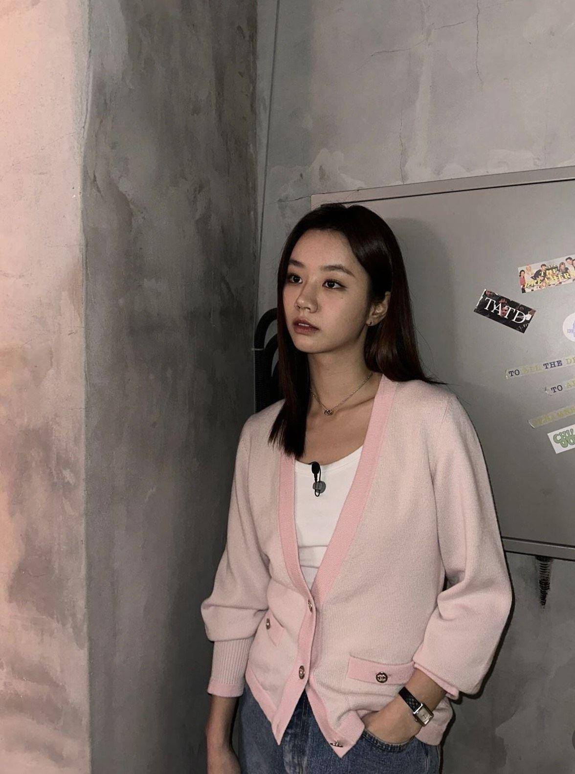 惠利个性精品上身反映性格　戴香奈儿“男友表”耍酷 时尚穿搭 图1张