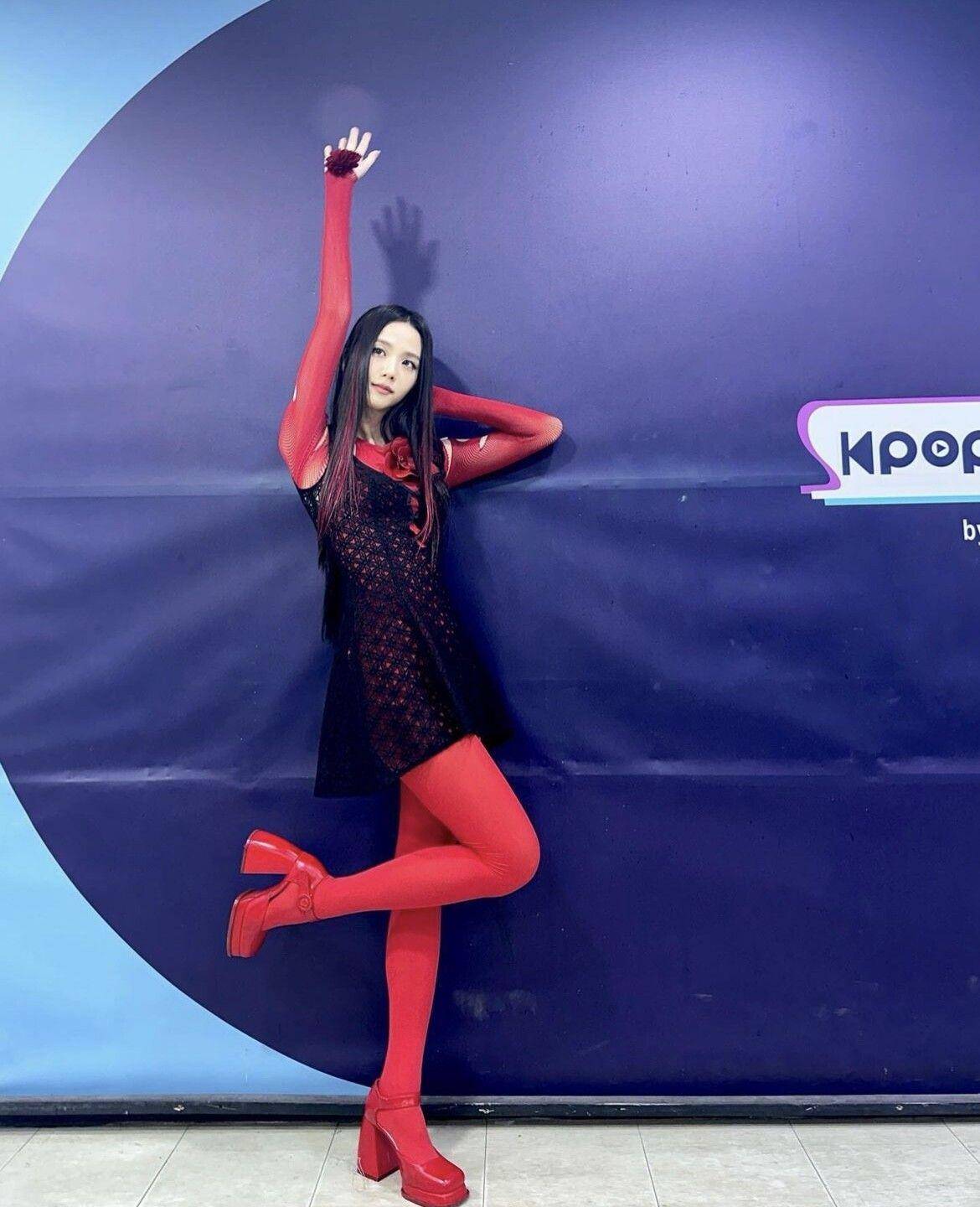 2024新潮流“彩色丝袜”Jennie、Jisoo都在穿　轻松打造Y2K芭蕾风 最新资讯 图1张