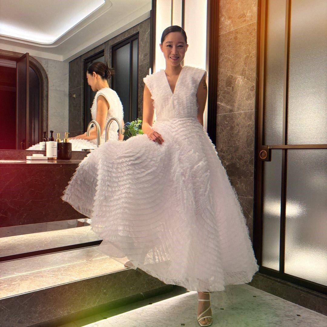 孔晓振终于蓬裙上身“女神回归”　华丽耳挂当发饰美翻 奢侈品牌 图1张