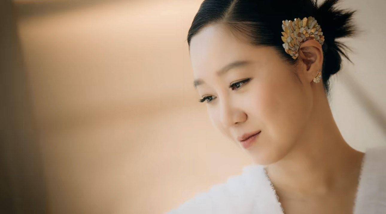 孔晓振终于蓬裙上身“女神回归”　华丽耳挂当发饰美翻 奢侈品牌 图3张