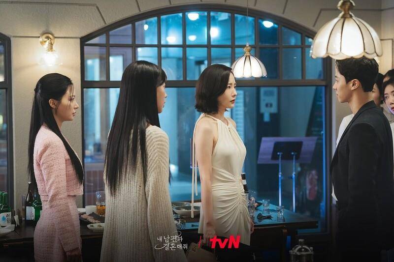 朴敏英《和我老公结婚吧》剧中8个同款手袋　BV、Loewe通通背上 时尚穿搭 图10张