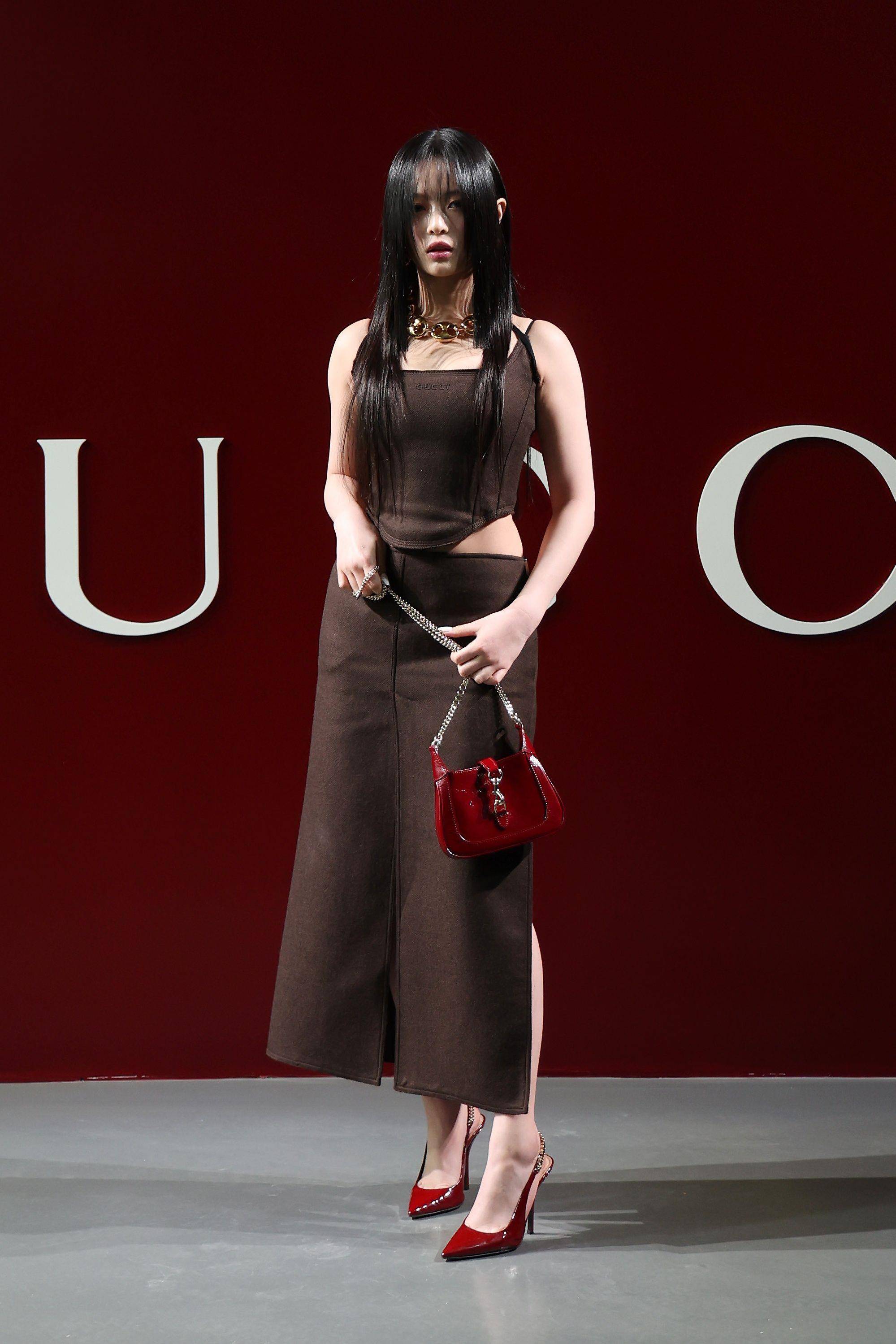 NewJeans Danielle代言CELINE！18岁混血女孩当Lisa学妹 时尚穿搭 图3张
