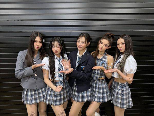 NewJeans Danielle代言CELINE！18岁混血女孩当Lisa学妹 时尚穿搭 图2张