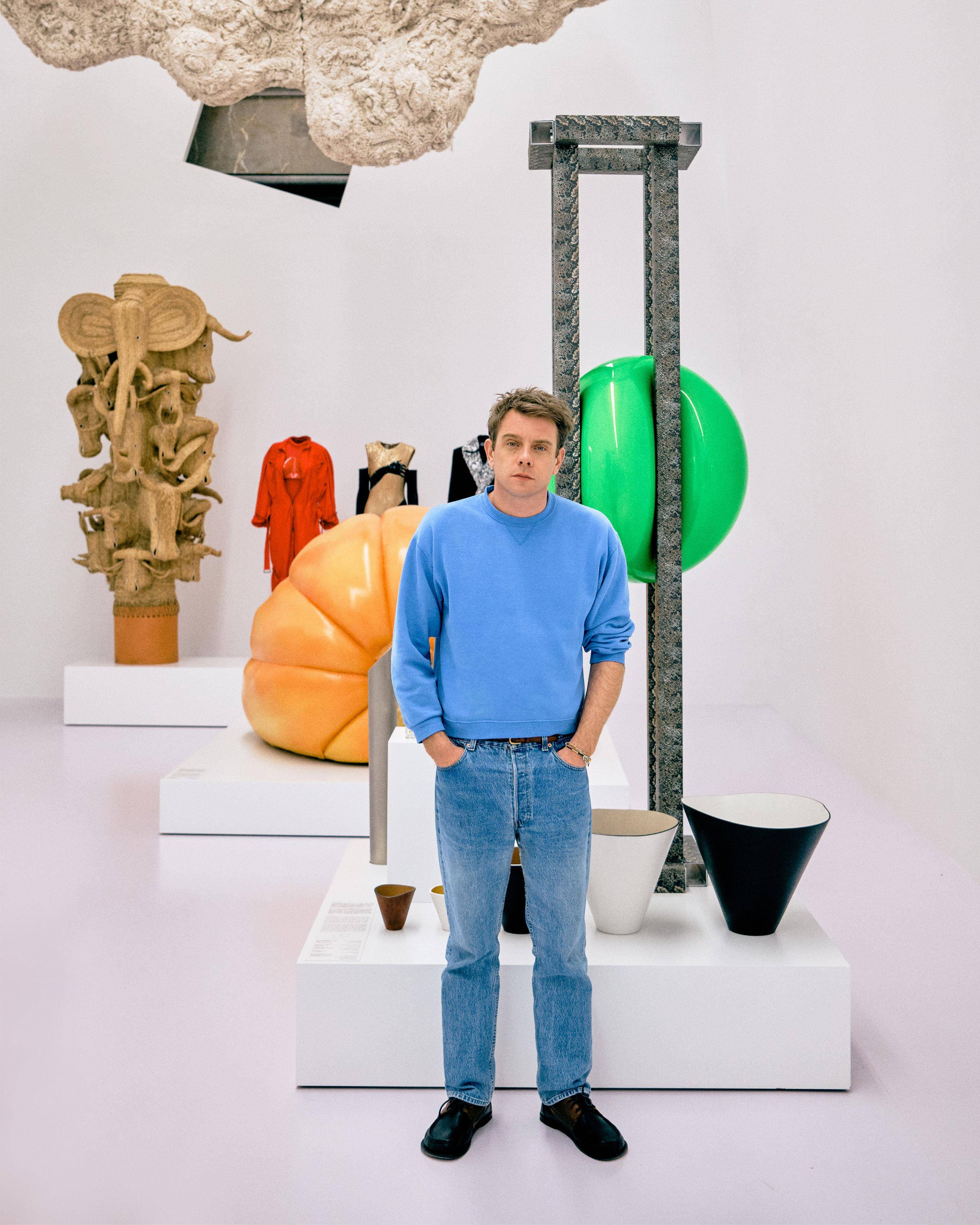 逛LOEWE展躺在龙猫肚子上！两公尺霍尔的移动城堡包包超巨　上海抢先看 名人名流 图6张
