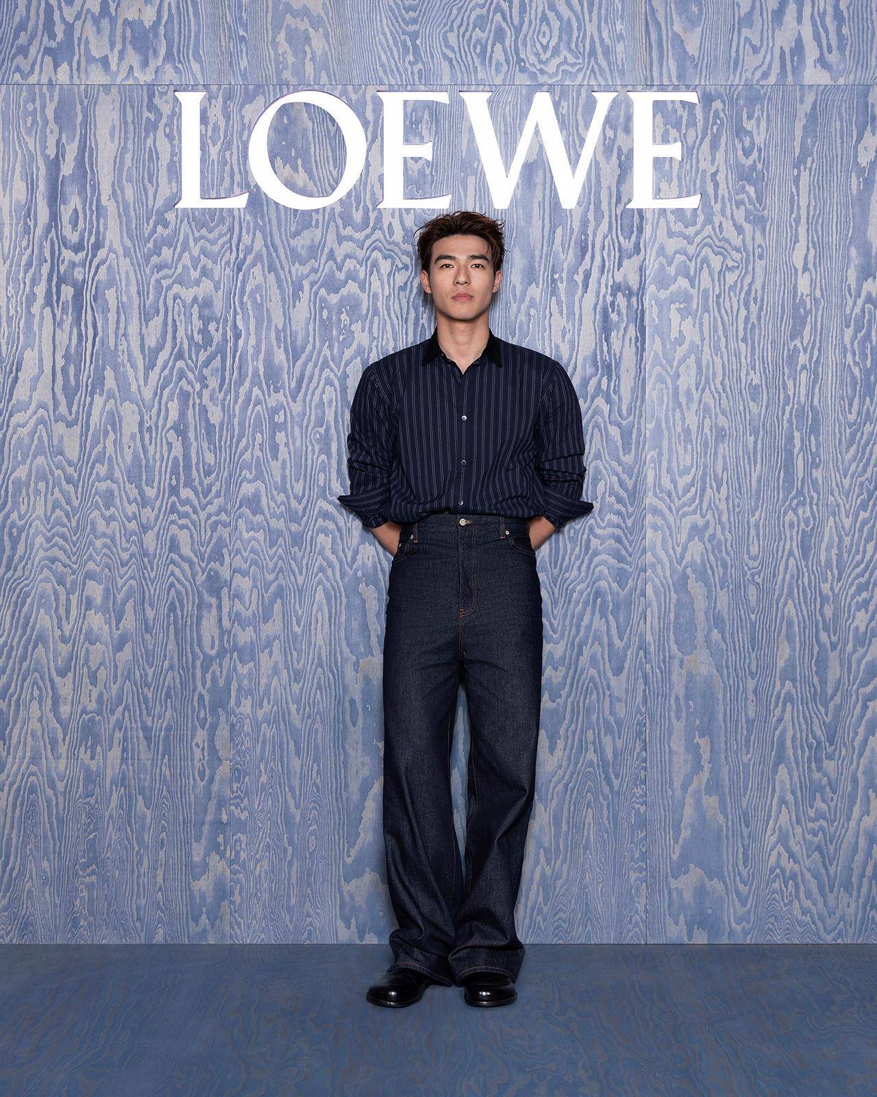 逛LOEWE展躺在龙猫肚子上！两公尺霍尔的移动城堡包包超巨　上海抢先看 名人名流 图11张
