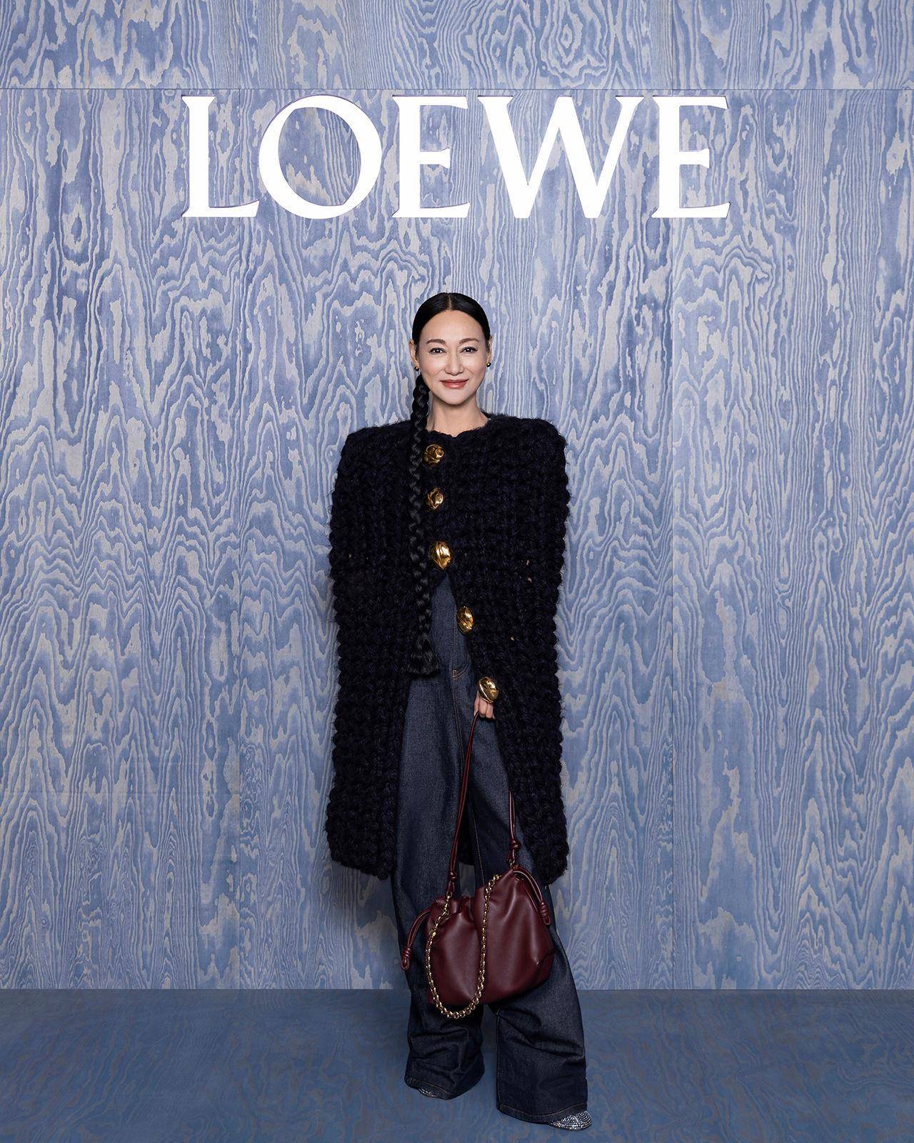 逛LOEWE展躺在龙猫肚子上！两公尺霍尔的移动城堡包包超巨　上海抢先看 名人名流 图12张