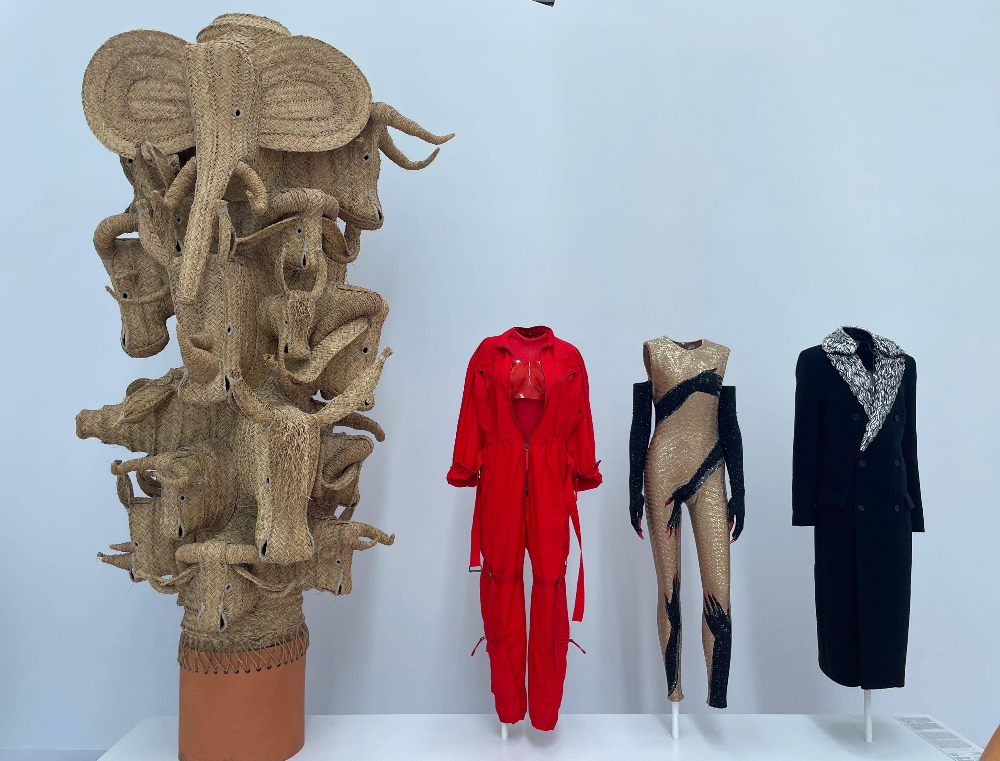 逛LOEWE展躺在龙猫肚子上！两公尺霍尔的移动城堡包包超巨　上海抢先看 名人名流 图15张