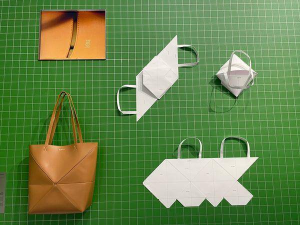 逛LOEWE展躺在龙猫肚子上！两公尺霍尔的移动城堡包包超巨　上海抢先看 名人名流 图18张