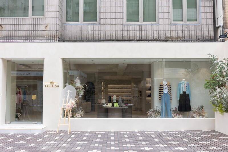 韩国超红“小雏菊上衣”推中国台湾限定色　IU、张员瑛爱牌也买得到 最新资讯 图1张