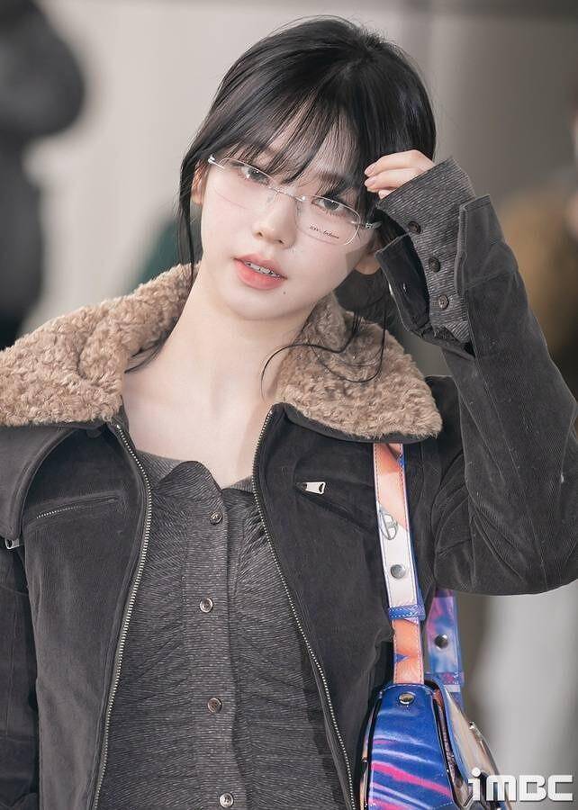 Jisoo、张员瑛都爱上“质感无框眼镜”　书呆子时尚来临 最新资讯 图3张