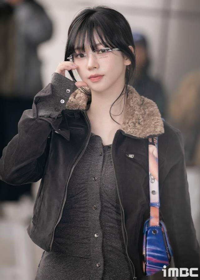Jisoo、张员瑛都爱上“质感无框眼镜”　书呆子时尚来临 最新资讯 图4张