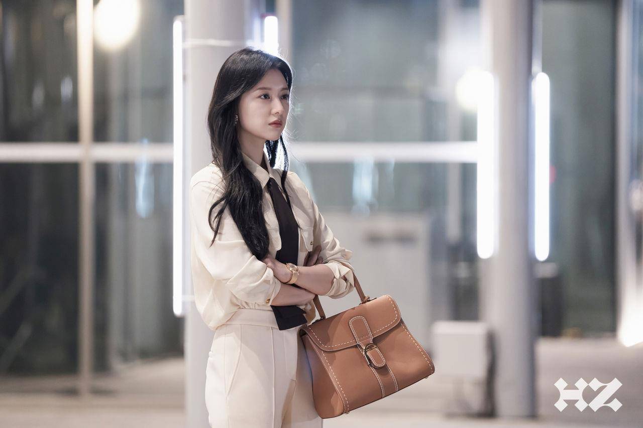 《泪之女王》金智媛美包盘点！独锺30万手袋拎起来气势满分 时尚穿搭 图1张