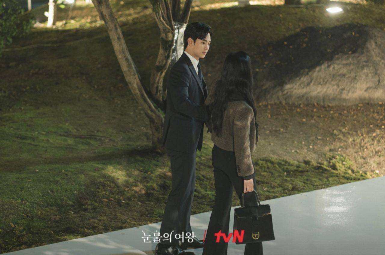 《泪之女王》金智媛美包盘点！独锺30万手袋拎起来气势满分 时尚穿搭 图3张