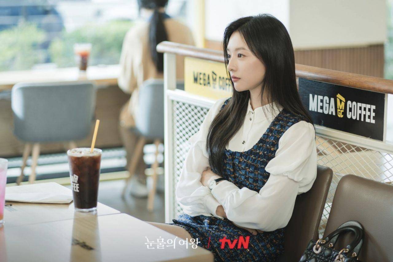 《泪之女王》金智媛美包盘点！独锺30万手袋拎起来气势满分 时尚穿搭 图4张