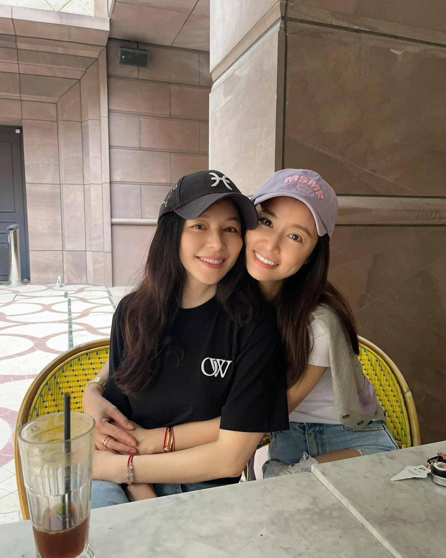 林心如、徐若瑄同戴红绳泄闺密情　叠加卡地亚钉子手环更有气势 奢侈品牌 图1张