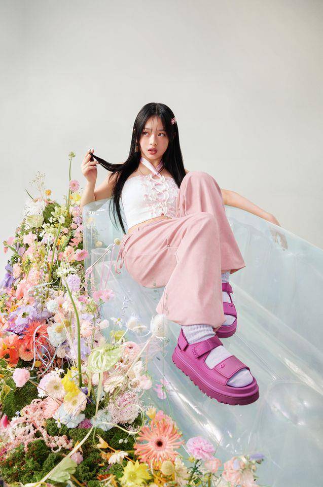 厚底凉鞋搭袜子超可爱！学NewJeans Hanni抢穿Y2K同款 最新资讯 图4张