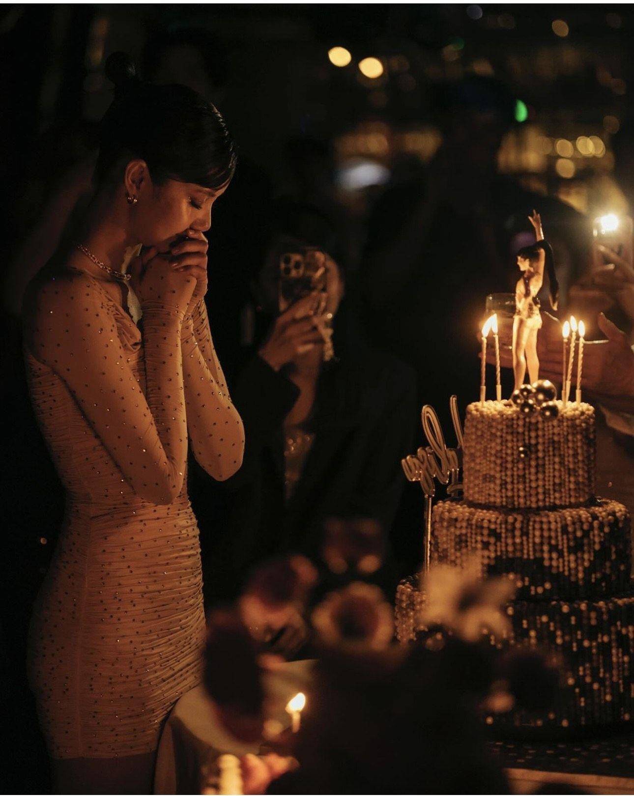 Lisa庆生装S形曲线毕露　金色女神降临气场无敌 时尚穿搭 图4张