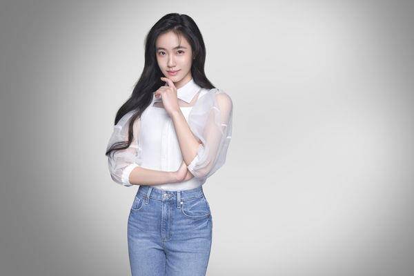 许韶恩“耍可爱”拿下保养代言、郭书瑶“不老童颜”靠吃出来 最新资讯 图2张
