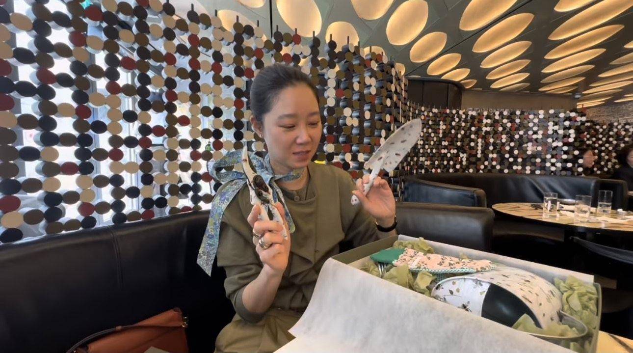 孔晓振叠搭香奈儿戒超时髦　庆生装露美腿又甜又帅 时尚穿搭 图1张