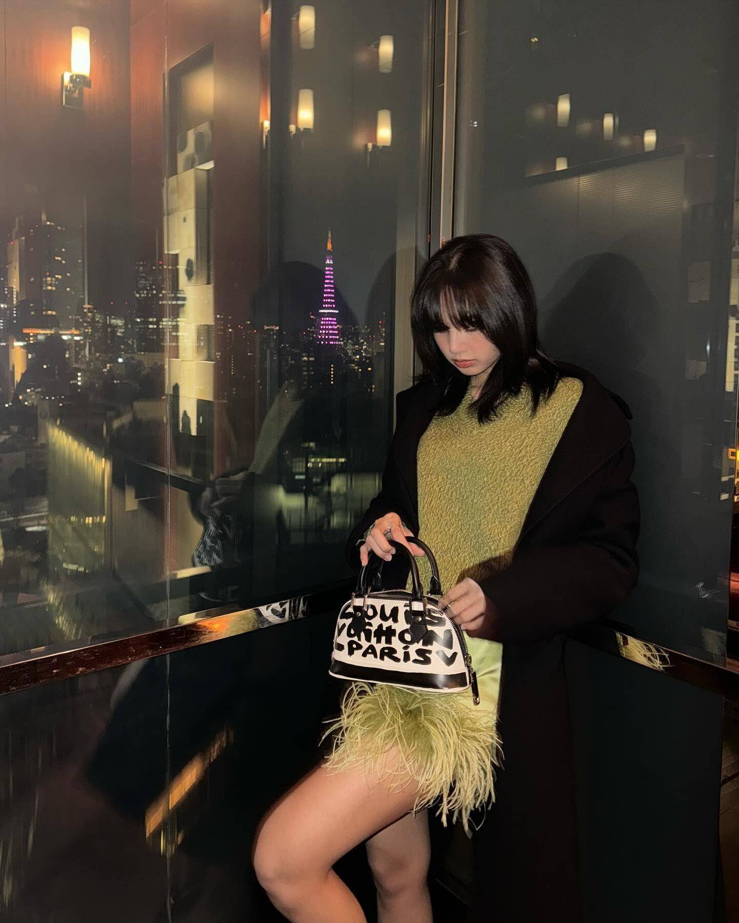 Lisa受宠LV包背不完　款款都是买不到的绝版限量品 时尚穿搭 图2张
