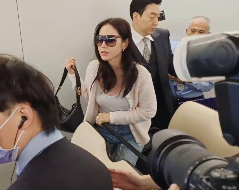 孙艺真来台行头大解析！绝美粉色穿搭　高跟鞋是凯特王妃爱牌 名人名流 图1张