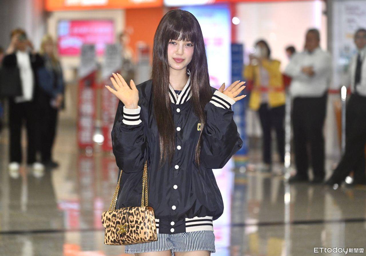 NewJeans Danielle抵台了！比脸颊爱心甜谢粉丝　机场造型Celine全包下 名人名流 图2张