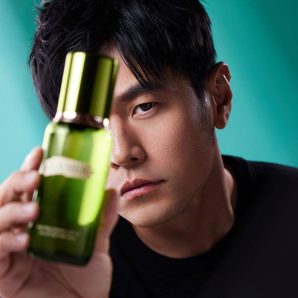 周杰伦担任LA MER品牌大使太帅！跟小绿瓶一同入镜展现熟男魅力 最新资讯 图1张