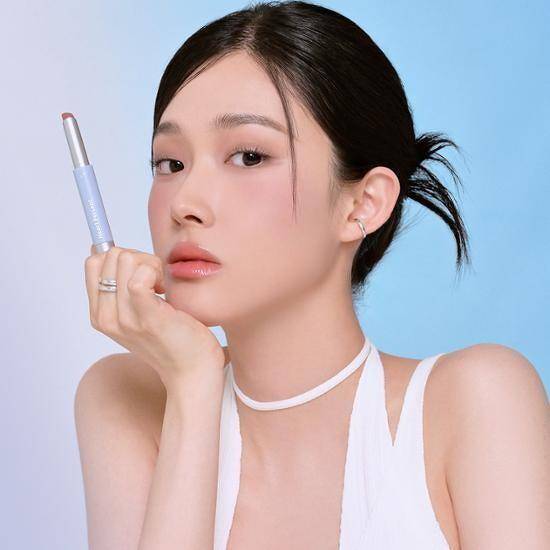 IG、TikTok都在讨论的“兔舌唇妆”　丰润自然粉色系是重点 最新资讯 图2张