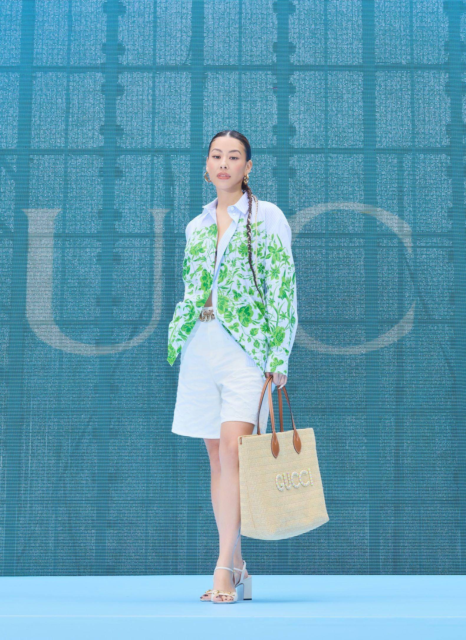 蔡诗芸“比基尼＋衬衫”度假装太辣！娄峻硕让妈挑GUCCI“预算无上限” 时尚穿搭 图2张